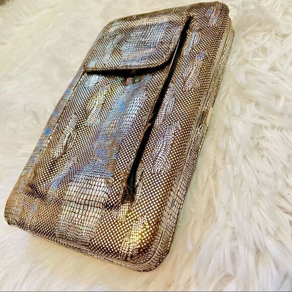 💥Host Pick!💥 Vintage Y2K Holographic Silver Snakeskin Clutch - Picture 3 of 10